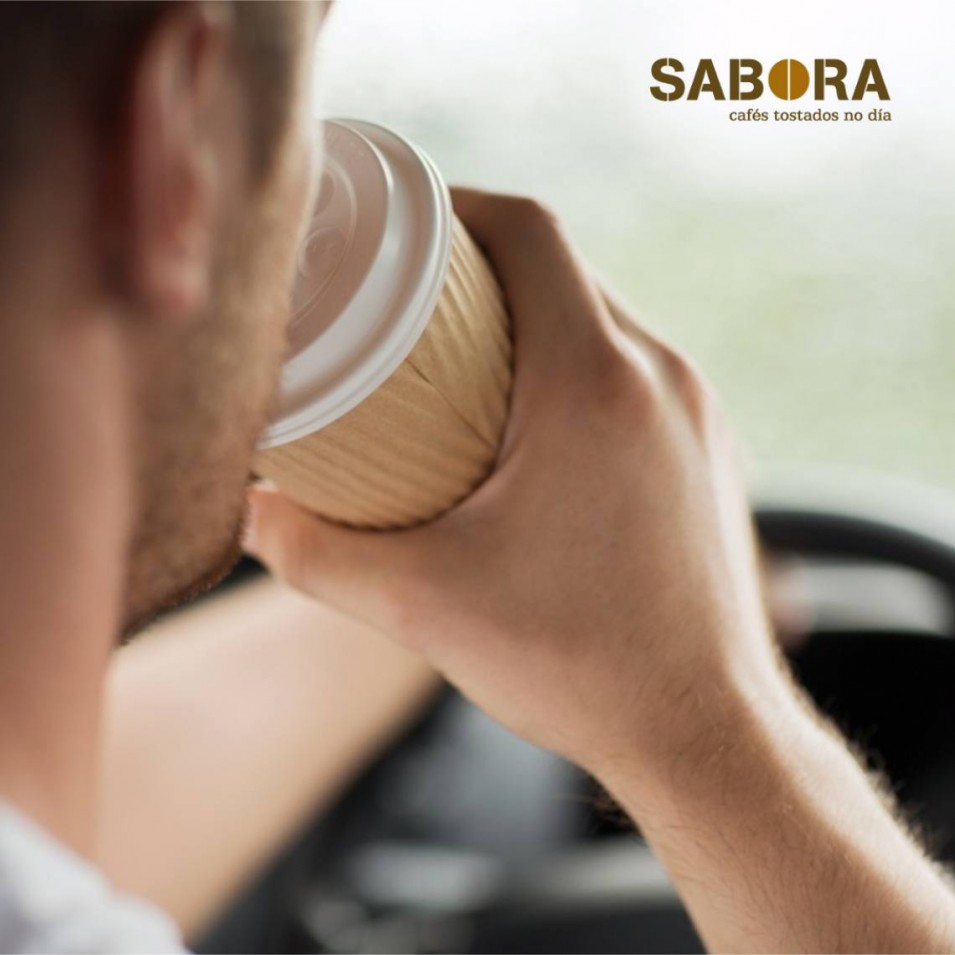 El café activa el cerebro en actividades como conducir