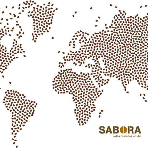 Mapa del mundo formado por granos de café.