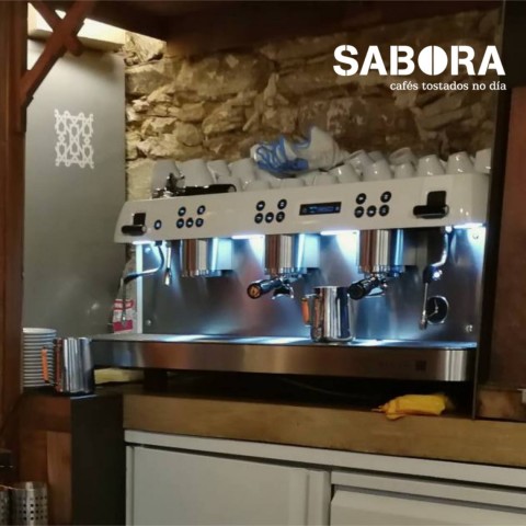 Cafetera espresso en local de hostelería